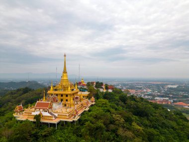 Wat Khiriwong Tayland 'ın Nakhon Sawan şehrinde bulunan bir Budist tapınağıdır..