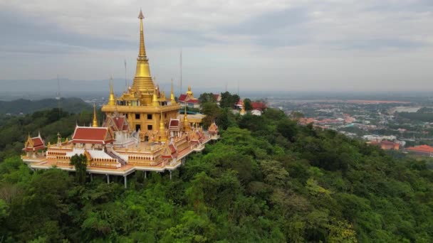 Wat Khiriwong Een Thaise Boeddhistische Tempel Gelegen Nakhon Sawan Stad — Stockvideo