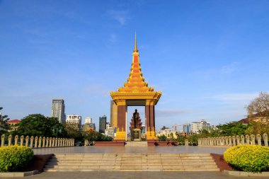 Phnom Penh, Kamboçya - 29 Kasım 2022: Kamboçya 'da Bağımsızlık Anıtı ve Norodom Sihanouk Heykeli şehir merkezi. 