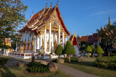 Tayland, Phuket 'teki Tayland Budist tapınağı Wat Chalong' un insansız hava aracı görüntüsü..