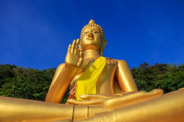 Wat Khao Rang 'ın hava aracı manzarası Tayland' ın Phuket adasındaki Budist Tayland tapınağı..
