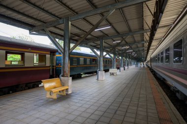 Hat Yai, Tayland - 31 Ocak 2023: Tayland 'da bulunan Hat Yai Junction tren istasyonunun dış peronu.