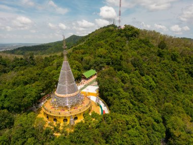 Hat Yai, Tayland - 10 Şubat 2023: Wat Stainless Steel paslanmaz çelikten yapılmış ve Tayland 'ın başkenti Hat Yai' de yer almaktadır..