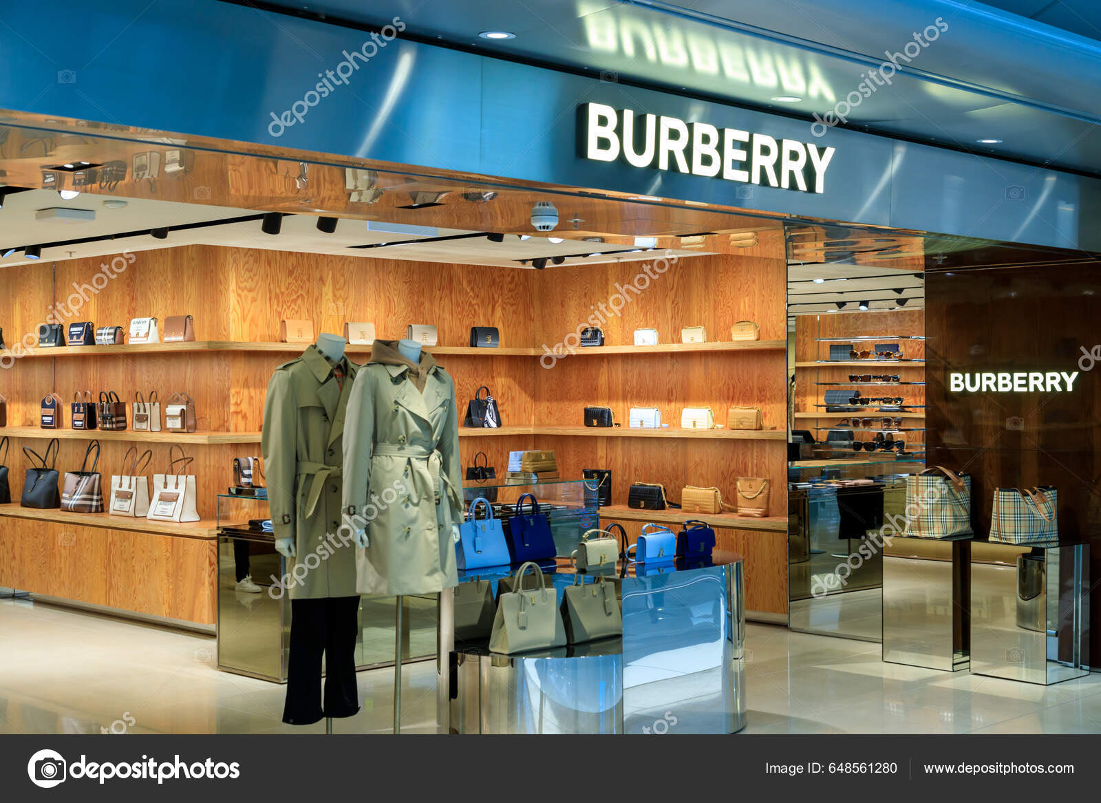 Burberry outlet Stock Photos, Royalty Free Burberry outlet Images |  Depositphotos