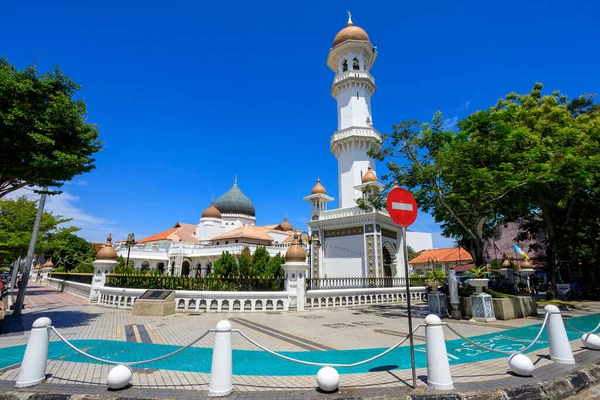 Georgetown, Penang, Malezya 'da bulunan Mescid Kaptanı Keling Camii' nin dışı.