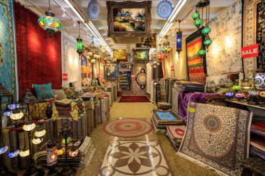 Singapur Şehri, Singapur - 24 Şubat 2023: Singapur 'da Arap Caddesi' ndeki perakende mağazası. Arap sokağı Singapur 'da bir bölgedir. Eskiden Singapur 'daki bir yolun adıydı. Şehrin tarihi bir yeridir..