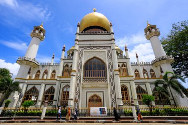 Singapur - 24 Şubat 2023: Sultan Camisi veya Mescid Sultan Singapur 'da bir camidir. Sultan Hüseyin Şah 'ın adını almıştır. 1975 yılında, ulusal bir anıt olarak belirlendi.