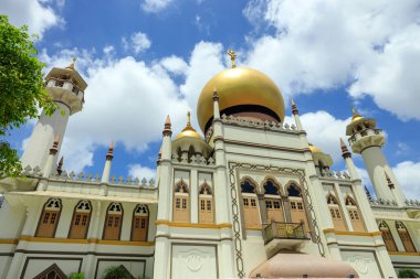 Sultan Camii ya da Mescid Sultan, Singapur 'da bir camidir. Sultan Hüseyin Şah 'ın adını almıştır. 1975 yılında, ulusal bir anıt olarak belirlendi.