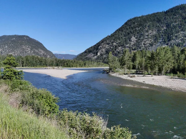 Similkameen Nehri Kanada 'nın güneyindeki British Columbia' dan geçer. Nehrin adının 