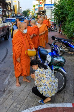 Lampang, Tayland - 2 Aralık 2023: Tayland Theravada Budist rahipleri Nakhon Lampang, Tayland.