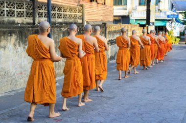 Lampang, Tayland - 2 Aralık 2023: Tayland Theravada Budist rahipleri Nakhon Lampang, Tayland.