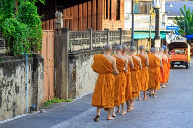Lampang, Tayland - 2 Aralık 2023: Tayland Theravada Budist rahipleri Nakhon Lampang, Tayland.