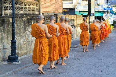 Lampang, Tayland - 2 Aralık 2023: Tayland Theravada Budist rahipleri Nakhon Lampang, Tayland.