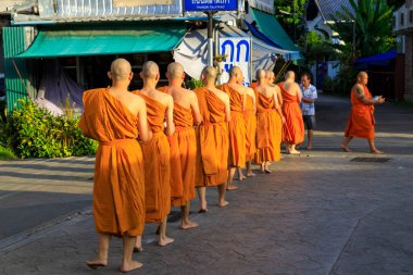Lampang, Tayland - 2 Aralık 2023: Tayland Theravada Budist rahipleri Nakhon Lampang, Tayland.