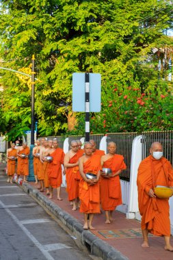 Lampang, Tayland - 2 Aralık 2023: Tayland Theravada Budist rahipleri Nakhon Lampang, Tayland.