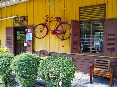 Kantang, Tayland - 22 Ocak 2024: Trang, Tayland 'daki tarihi Kantang Tren İstasyonu. Andaman demiryolu hattının son durağı. İstasyon binası 100 yıldan daha eski. Aşk İstasyonu olarak da bilinir..