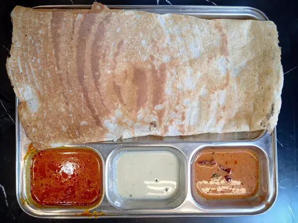 Dosa ya da dosai, Güney Hindistan mutfağında mayalanmış beyaz gram ve pirinç hamurundan yapılan ince, tuzlu bir kreptir. Dosyalar sıcak servis edilir, sıklıkla acı sos ve sambar ile.