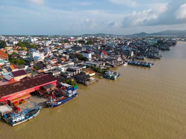 Songkhla, Tayland - 28 Aralık 2023: Eski Songkhla, Tayland ve Songkhla Gölü 'nün rıhtım manzarası. 