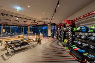 Bangkok, Tayland - 18 Kasım 2022: Bangkok, Tayland 'da bulunan Seara Spor Salonunun Spor Salonu.