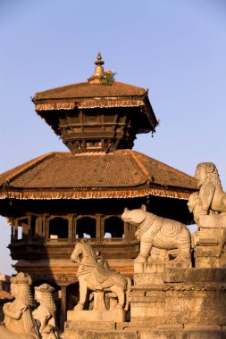 Bhaktapur Durbar Meydanı, Nepal, Bhaktapur 'da bulunan eski bir kraliyet sarayı kompleksi..