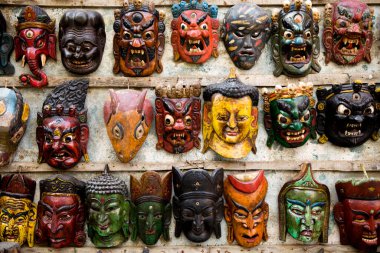 Thamel, Katmandu, Nepal 'deki Asya pazarında hediyelik eşya ve süs eşyaları..