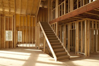 Ahşap iskeleti olan bir ev inşaatı.. 