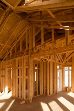 Ahşap iskeleti olan bir ev inşaatı.. 