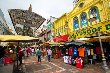 Kuala Lumpur, Malezya - 26 Ocak 2017: Kasturi Yürüyüşü, Malezya 'nın başkenti Kuala Lumpur' da Merkez Market 'in yanında yer alan Jalan bir açık hava bit pazarı..