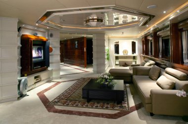 Singapur - 22 Aralık 2004: My Asean Lady 'nin iç manzarası Raffles Yachts Yantai tarafından üretilen ve Ian Mitchell tarafından tasarlanan 289 feet' lik lüks bir yat. Yat bir proa üzerine tasarlandı..