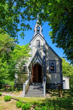 Yale Tarihi Sitesi 'ndeki eski bir kilisenin dış görünüşü. Küçük bir kasaba olan Yale, British Columbia, Kanada' daki Fraser Kanyonu 'nda..