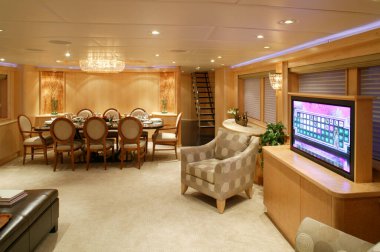 Vancouver, Kanada - 16 Mart 2007: Lüks bir motorlu yatta bir salon oturma odasının iç görünümü.