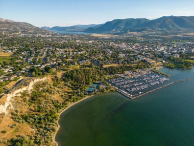 Penticton 'daki Narata Bench ve Okanagan Gölü üzerinde Okanagan Vadisi' ndeki İngiliz Hava Aracı görüntüsü..