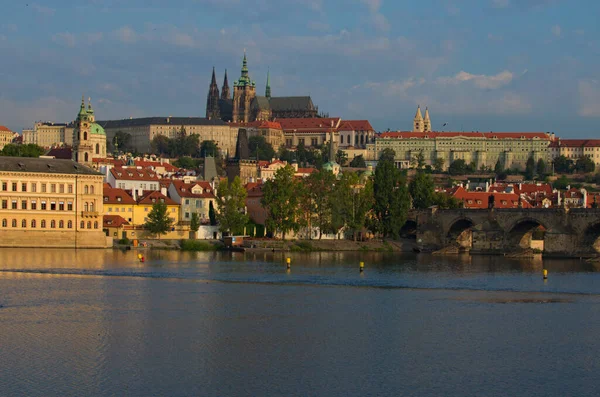 Malowniczy Widok Średniowieczną Pragę Panorama Starożytnego Zamku Praskiego Katedry Wita — Zdjęcie stockowe