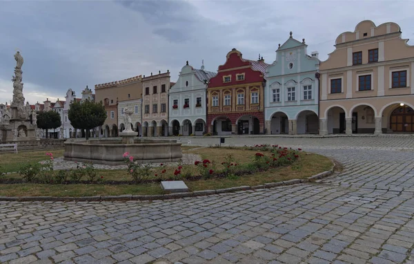 Красивый Ландшафтный Вид Фасады Исторических Зданий Рыночной Площади Чешском Городе — стоковое фото