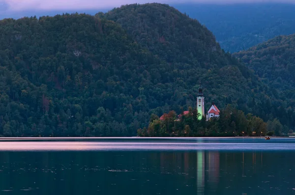 Pequena Ilha Com Igreja Peregrinação Assunção Maria Lago Bled Reflexão — Fotografia de Stock