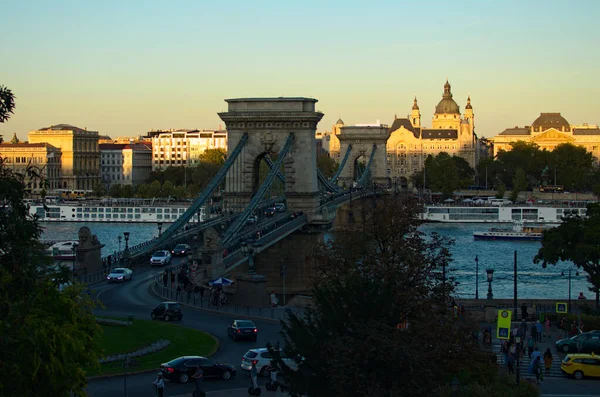 Живописный Вид Город Будапешта Древний Цепной Мост Через Дунай Набережная — стоковое фото