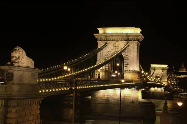 Malownicze Nocne Światło Krajobraz Budapesztu Oświetlony Most Łańcuchowy Nad Dunajem — Zdjęcie stockowe