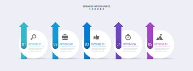 Yatay ilerleme çubuğunda, iş stratejisinin ve ilerlemenin beş aşamasını sembolize eden 5 ok şeklinde element yer alıyor. Temiz zaman çizelgesi bilgi tasarım şablonu. Sunum için vektör.