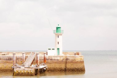 La Flotte limanındaki küçük deniz feneri. Fransızcada Phare de La Flotte olarak da bilinir. Fransa kıyılarındaki Ile de Re adasında yer almaktadır.