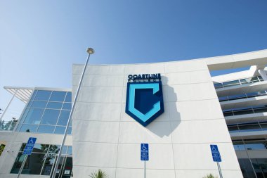 Fountain Valley, California, ABD - 03-01-2022: Coastline Community College 'da görülen Öğrenci Hizmetleri binasının manzarası.