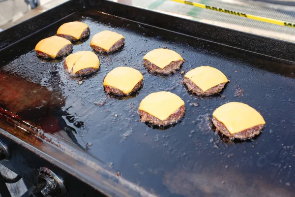 View Griddle Cooking Several Beef Patties Topped Slices American Cheese — Foto Stock