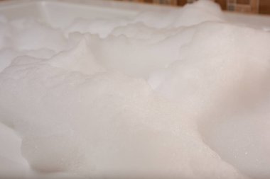 Köpük banyosu sırasında jakuzi manzarası.