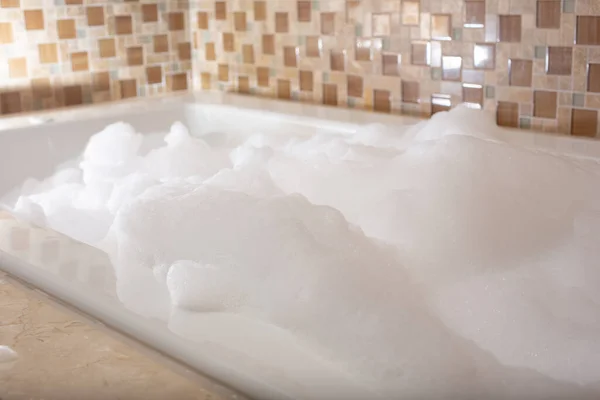 泡風呂セッション中のホットタブの眺め — ストック写真