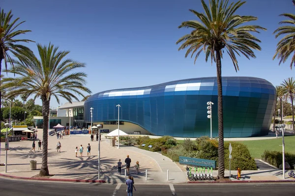 stock image Long Beach, California, United States - 09-07-2019: A view of people walking towards the entrance to the Long Beach Aquarium.