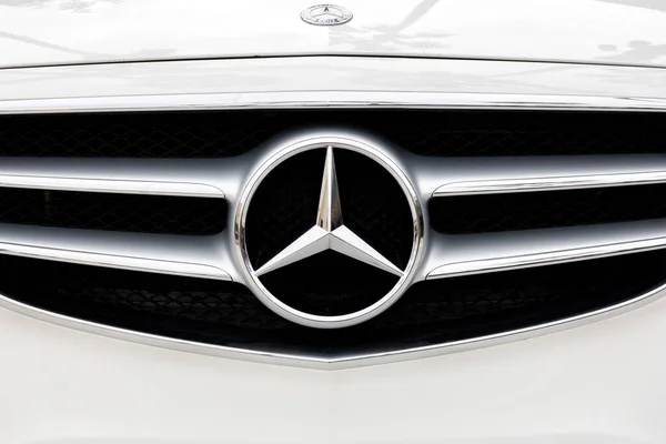 Лос Анджелес Каліфорнія Сша 2019 Вид Логотип Mercedes Benz Передній — стокове фото
