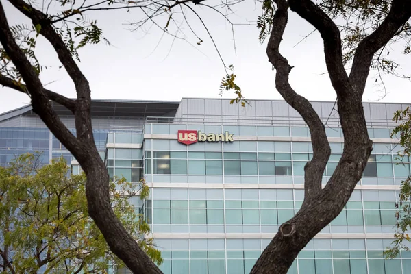 앤젤레스 캘리포니아 2019 가지를 건물의 측면에 은행의 로고의 로열티 프리 스톡 사진