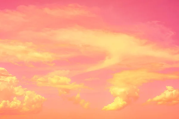 오렌지 줄무늬의 석양의 하늘의 아름다움 로열티 프리 스톡 이미지