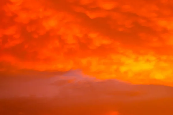 오렌지 분홍빛을 하늘의 석양의 하늘의 아름다움 — 스톡 사진
