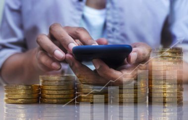 İkili İfşa, Para ve Finansal Konsept, Çevrimiçi Bankacılık, Yatırım Tasarruf Konsepti, Çevrimiçi Yatırımcılar, İnternet Finansal Aktarımlar