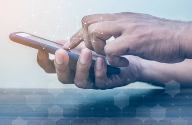 Teknoloji çağı, modern çağda teknoloji kullanımı, internet ağı ile bağlantı, internet ile iletişim, dünya çapında sınır tanımadan iletişim.